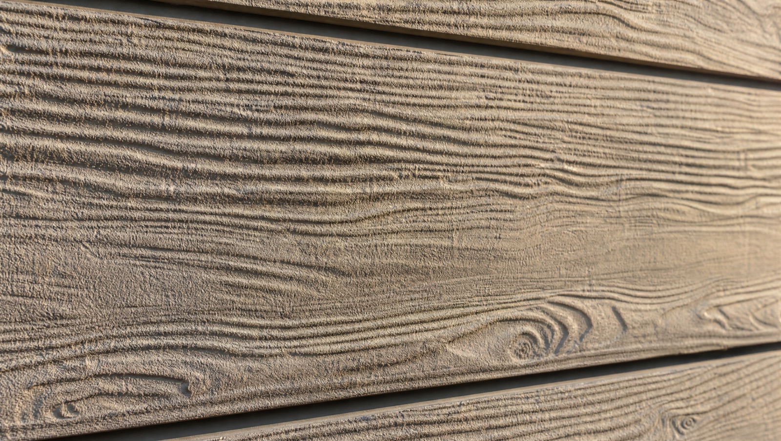 Detailaufnahme Betonzaun Holzoptik